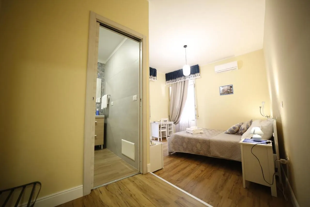 Al Quadrato D'Oro Rooms Catânia 2*,